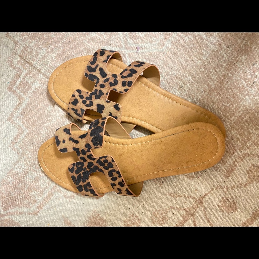 Cute Cheetah Leopard Print Sandals Size 11 Women✨